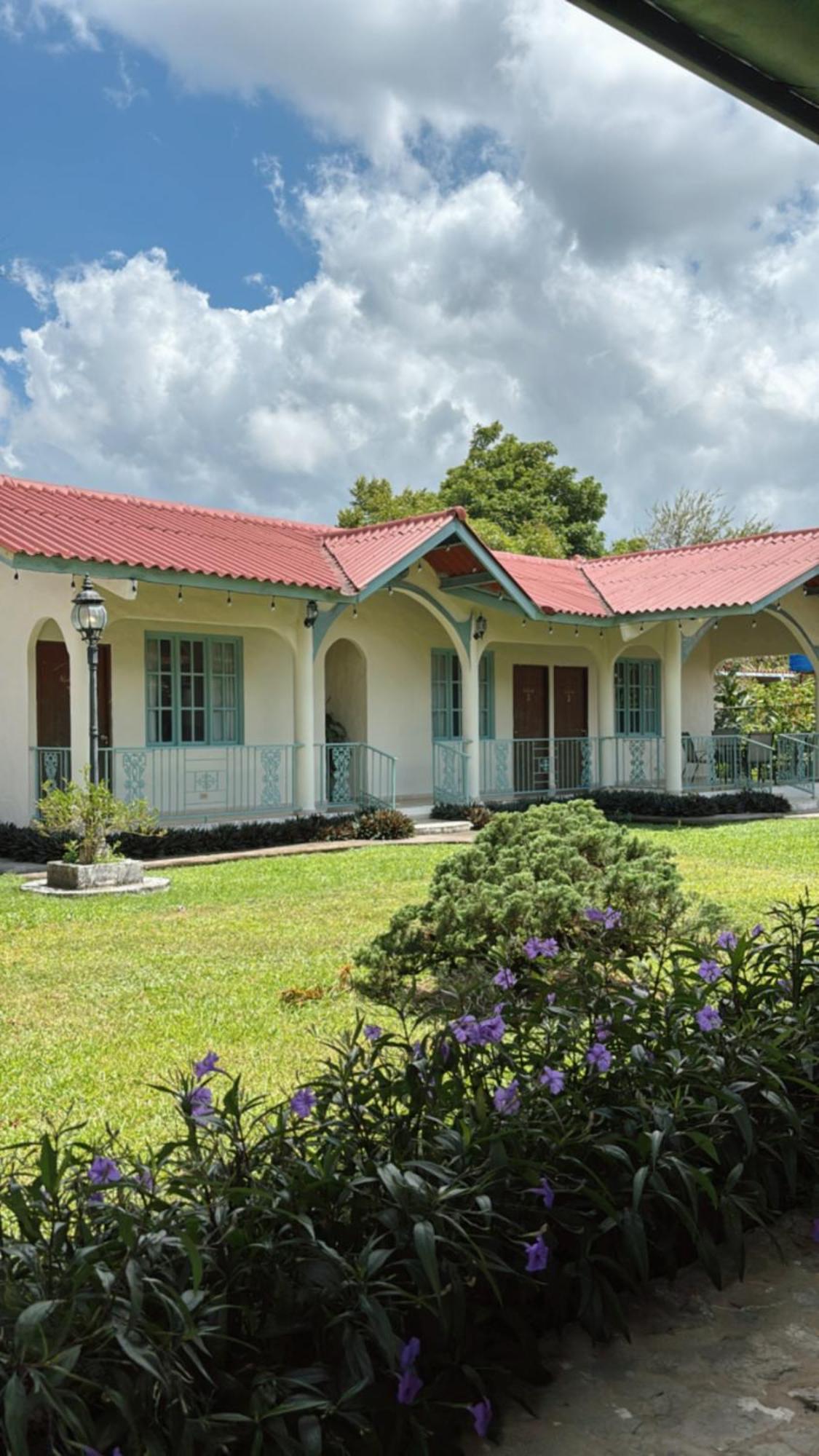 Antón La Maison D' Ivonne מראה חיצוני תמונה