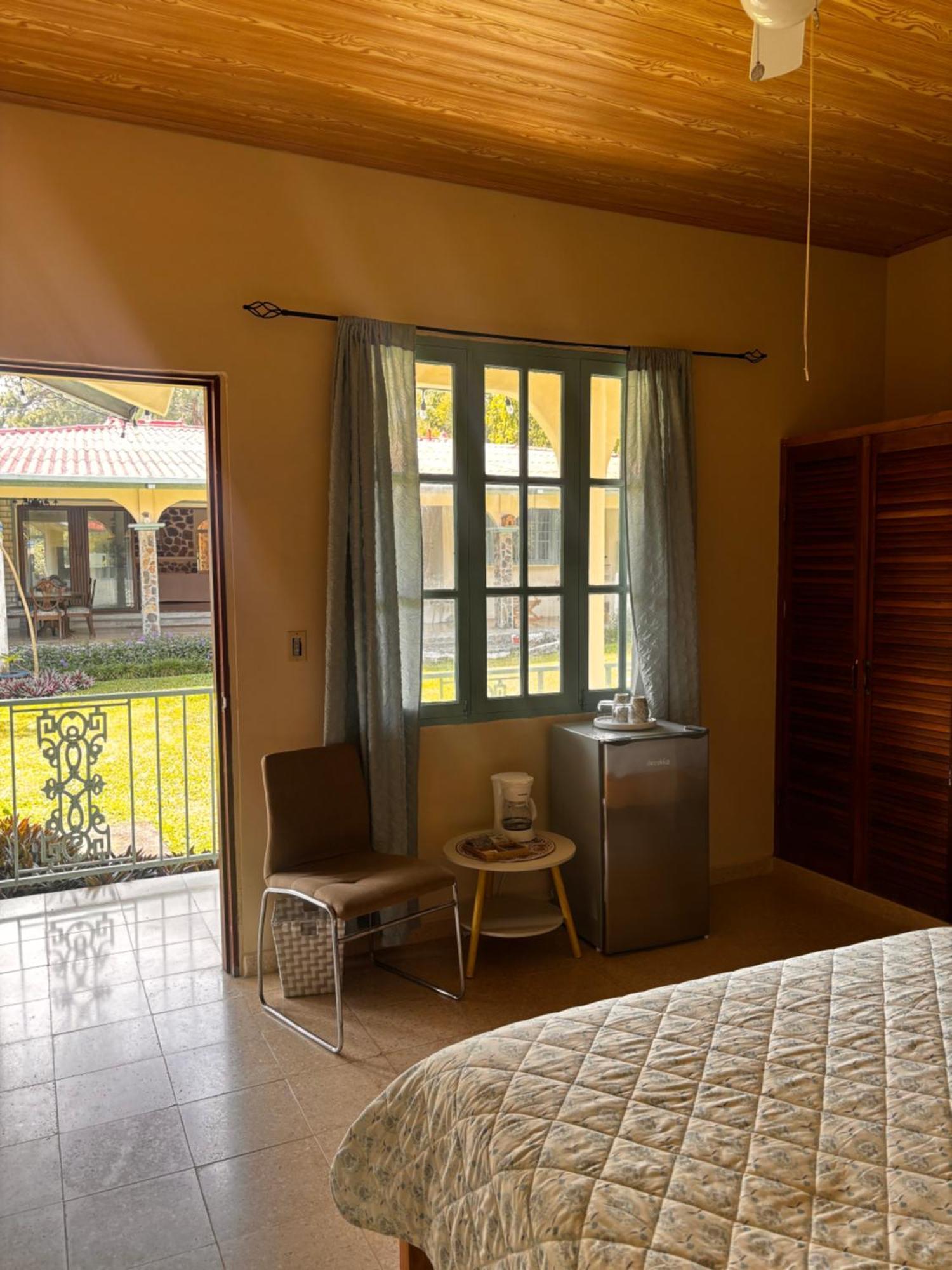 Antón La Maison D' Ivonne מראה חיצוני תמונה